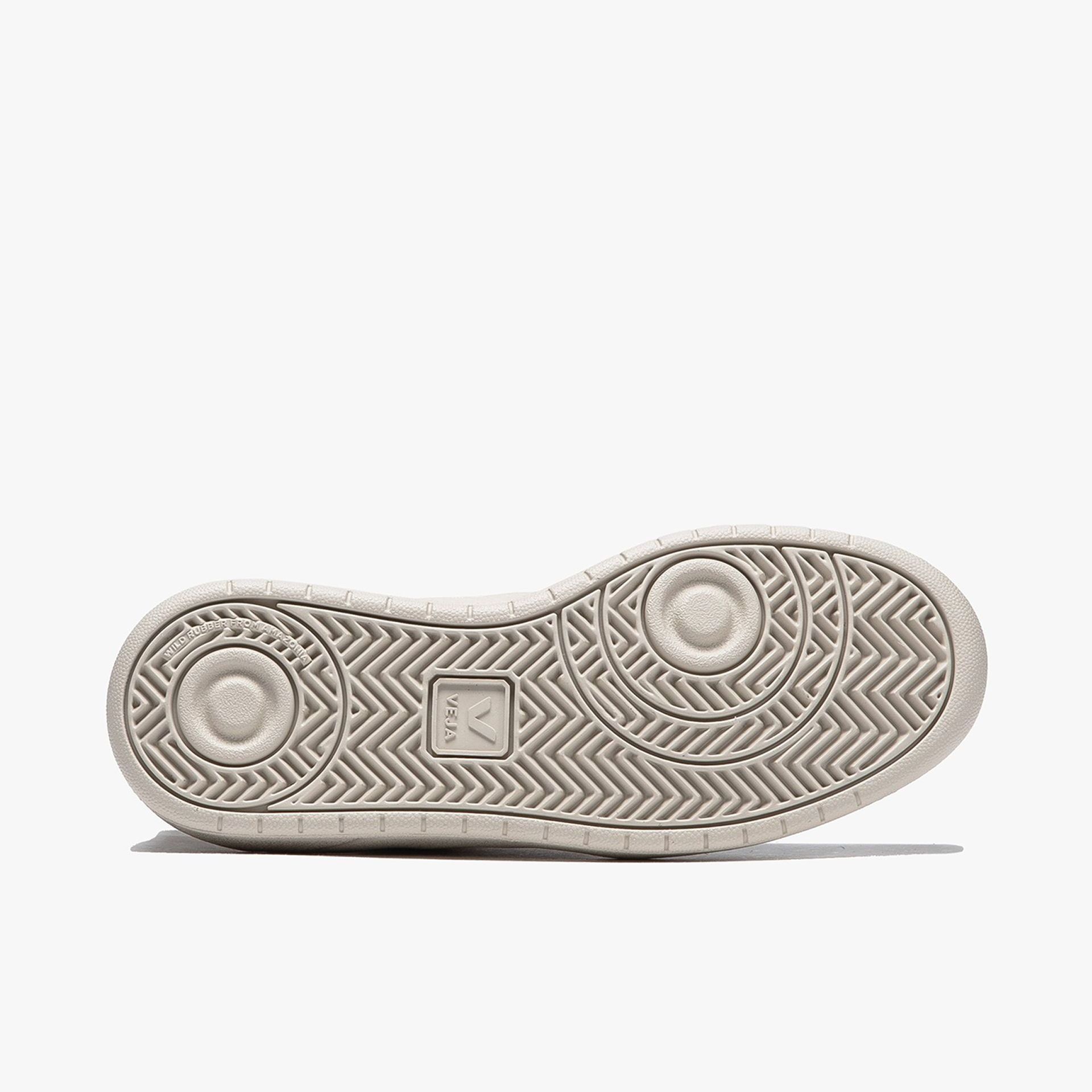 Veja V-12 Leather