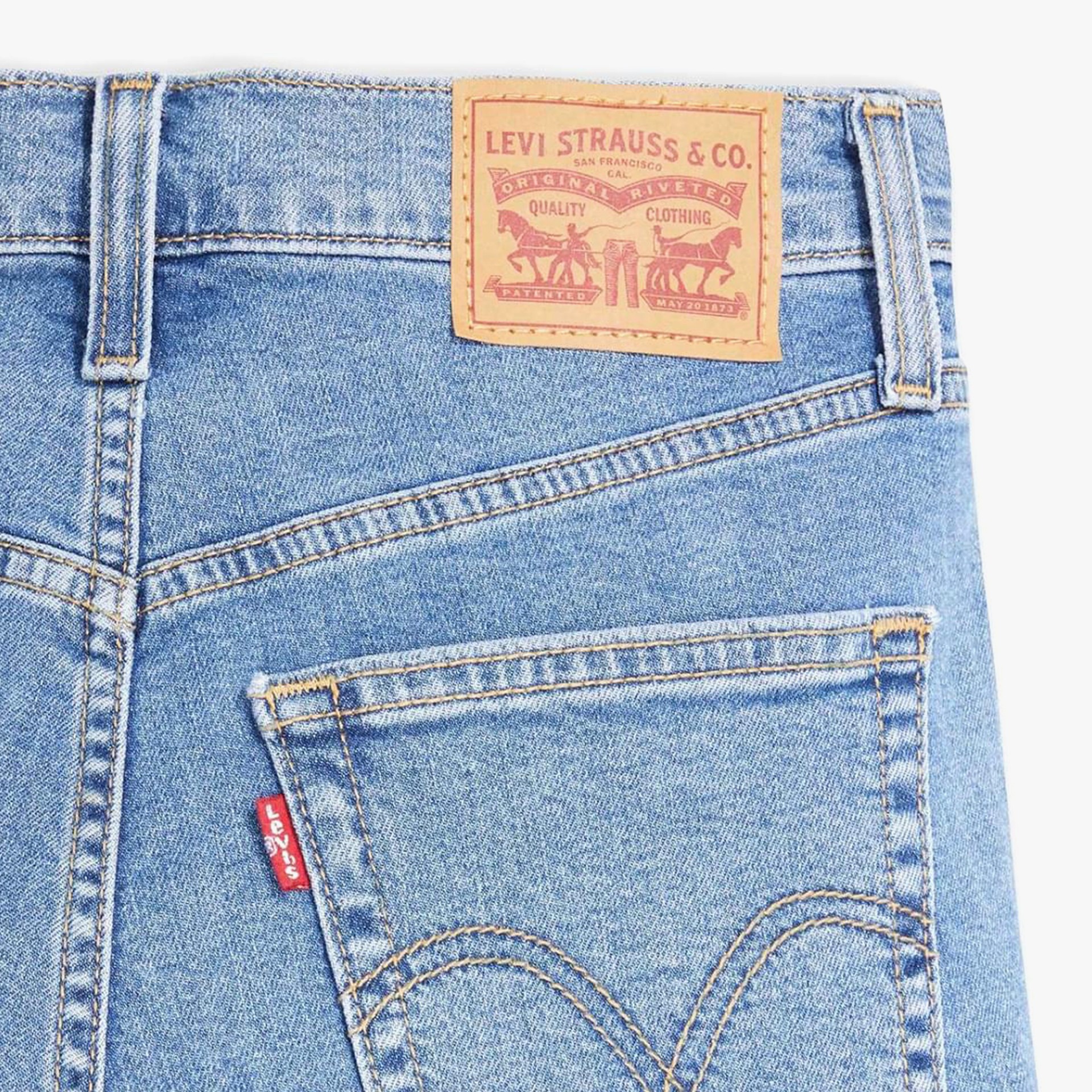 Levis High Waisted Mom Jeans W